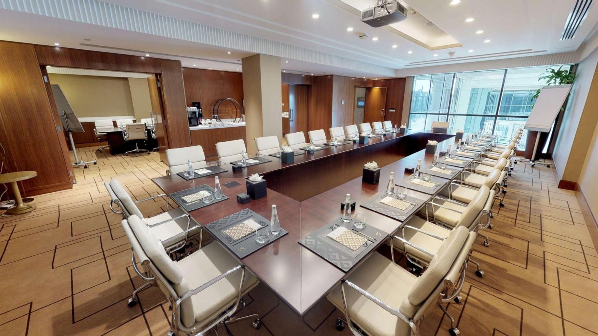 Hotel The Galleria Jeddah, Curio Collection By Hilton 5*
